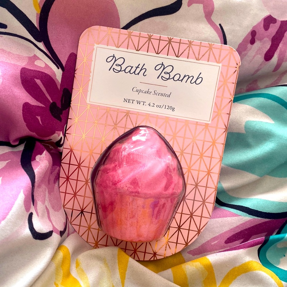 Cupcake scented bath bomb! ❤️